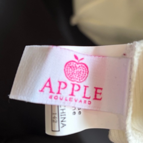 Apple Boulevard Long Sleeve Ribbed Seam Detail Top. - Picture 3 of 4